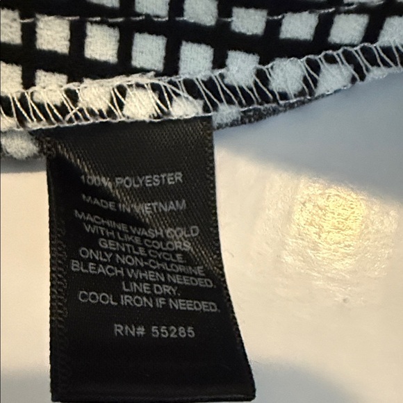 New Express Monochrome Grid Pattern Shorts - Picture 8 of 9